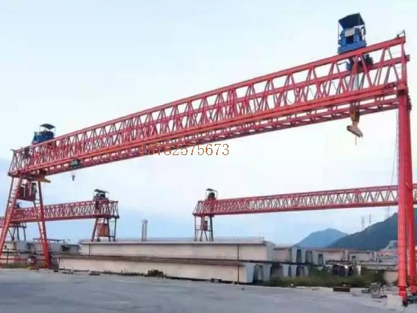 龍門吊門式起重機如何進行定期**檢查？
