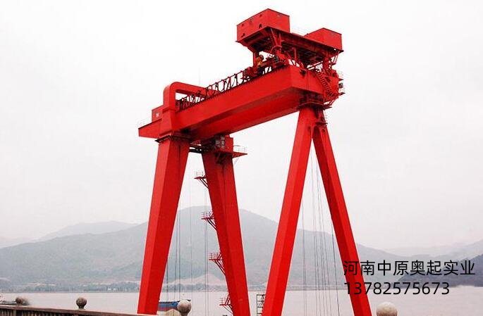 龍門吊的應(yīng)用領(lǐng)域：在哪些行業(yè)中得到廣泛應(yīng)用？如何滿足不同領(lǐng)域的吊裝需求？
